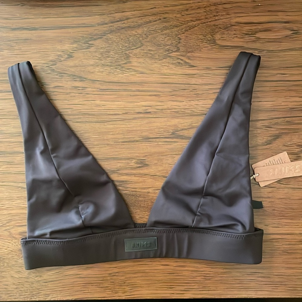 NWT Skims Plunge Bikini Top in XS Onyx